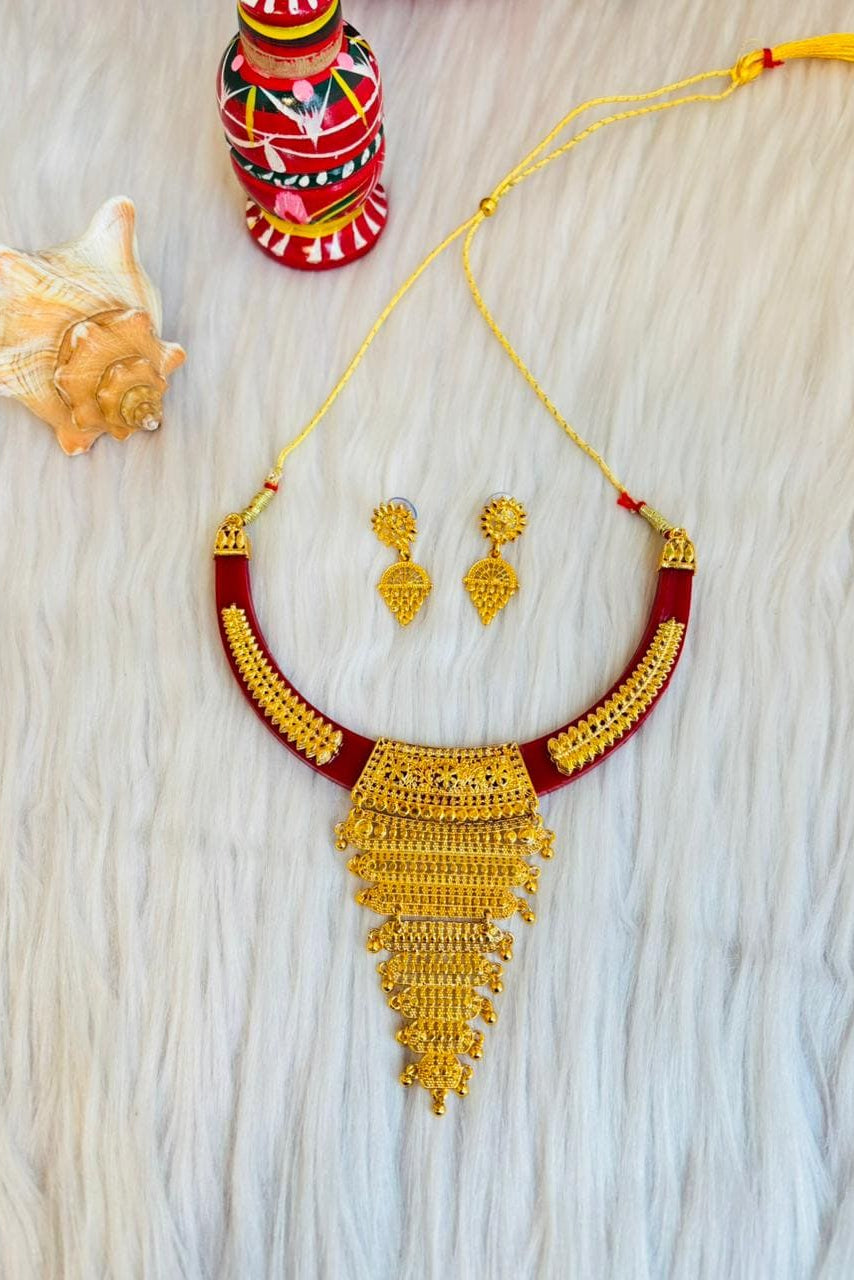Golden Bonds-Trending Necklace Set