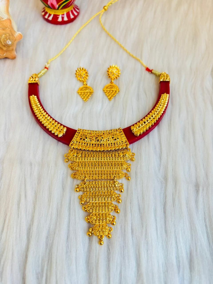 Golden Bonds-Trending Necklace Set