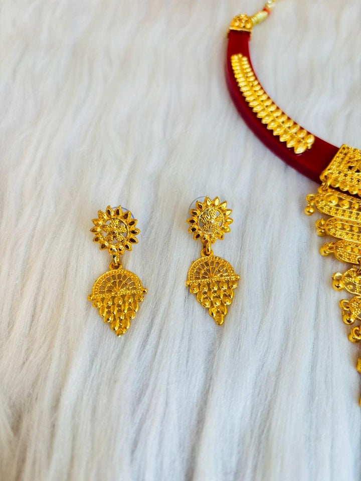 Golden Bonds-Trending Necklace Set