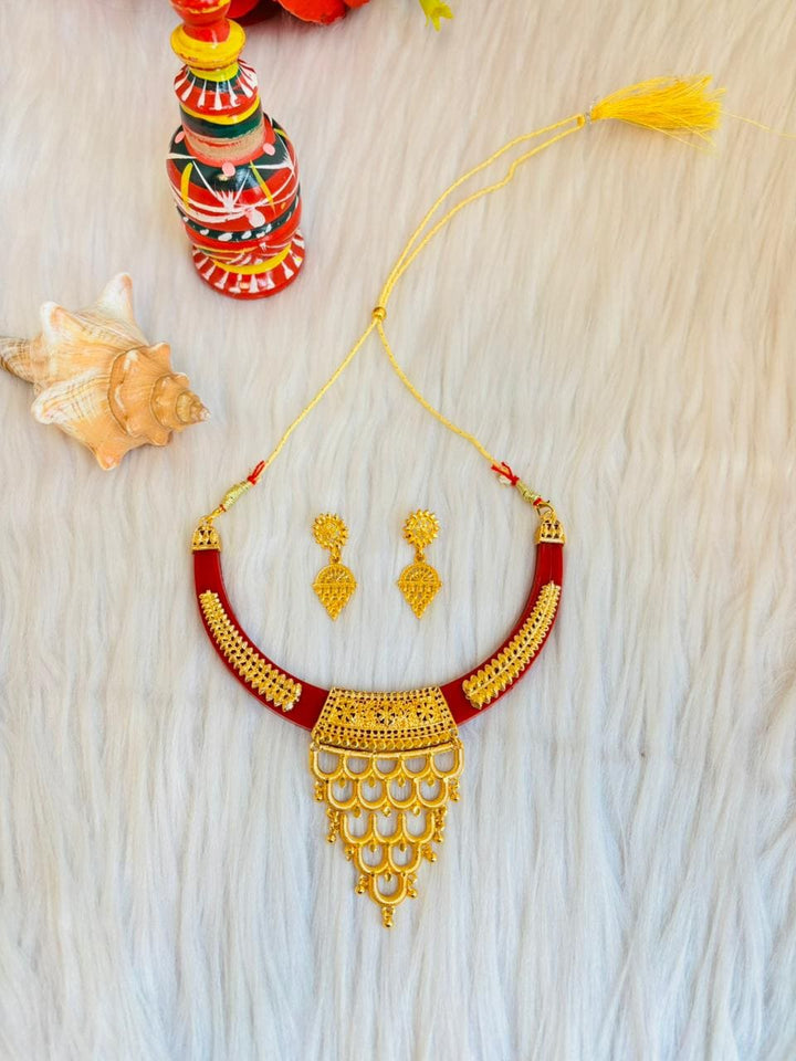 Golden Bonds-Trending Necklace Set