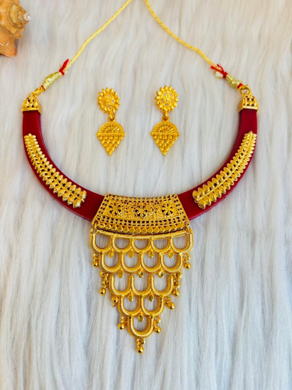 Golden Bonds-Trending Necklace Set