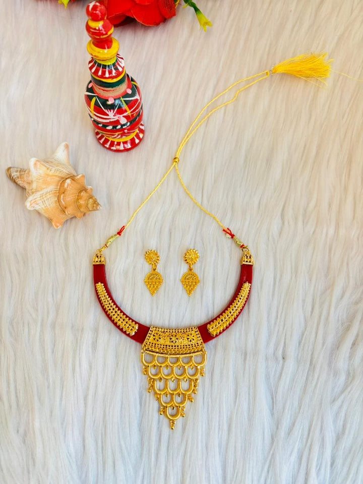 Golden Bonds-Trending Necklace Set