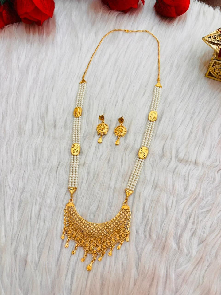 Debanjali Necklace & Earring Set