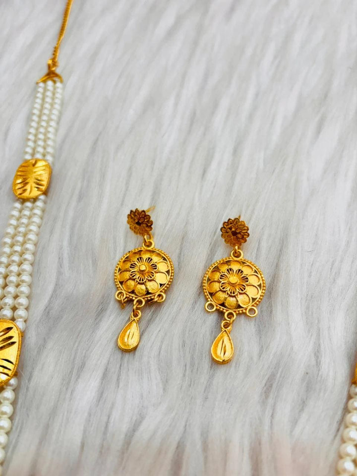 Debanjali Necklace & Earring Set
