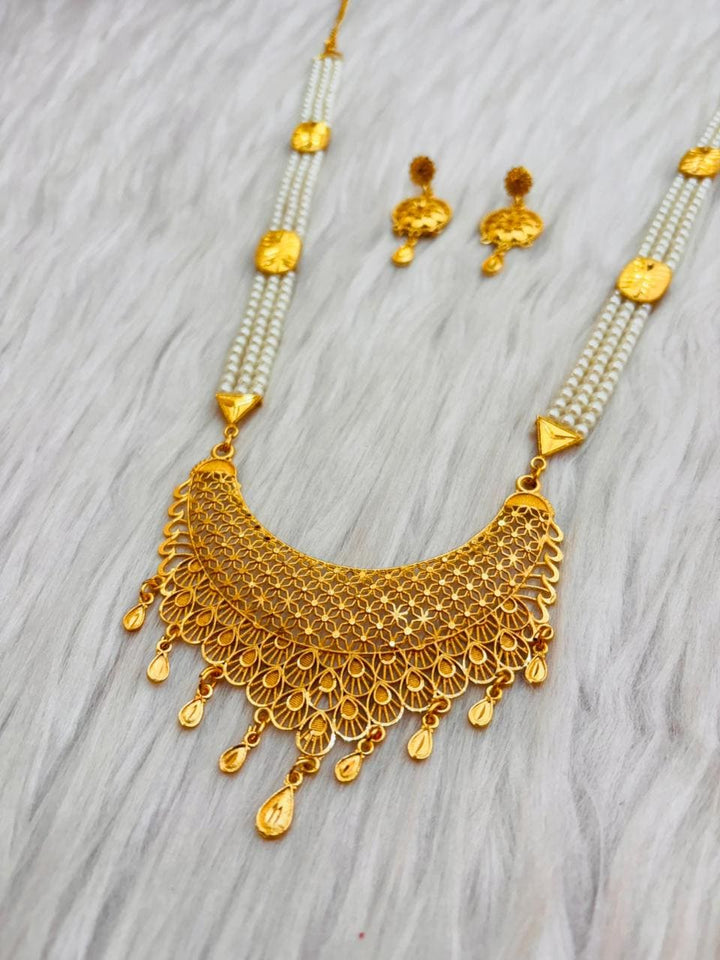 Debanjali Necklace & Earring Set