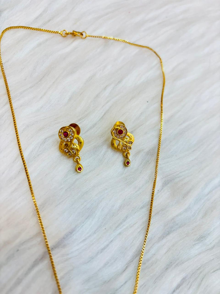 Peak Beuty-Gold Plated Chain and Locket Set