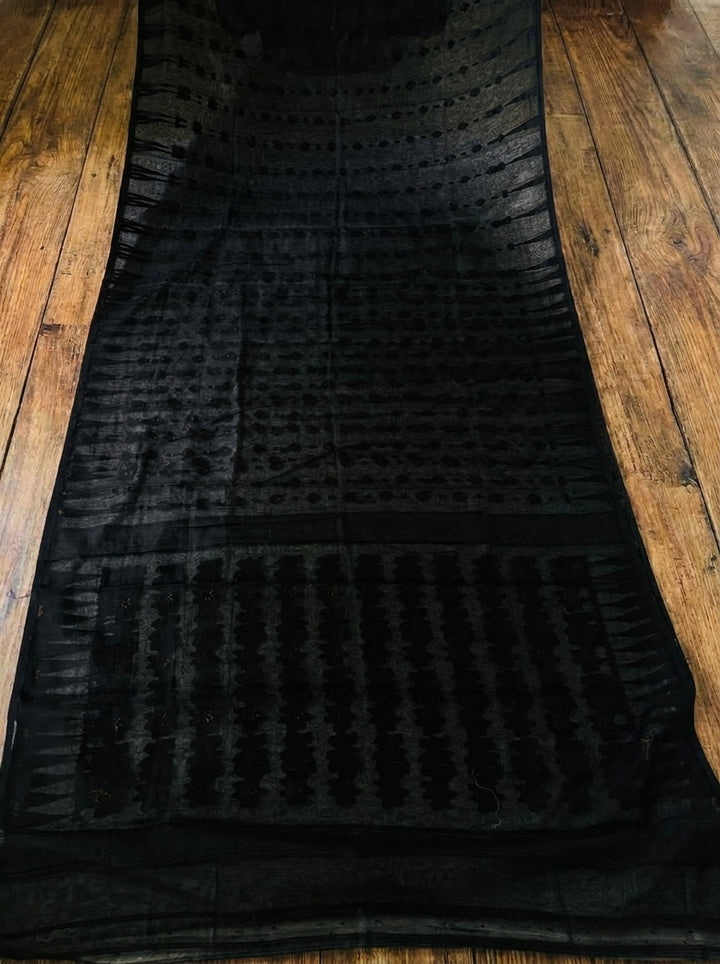 Suranjali Bengal Jamdani Saree (Black)