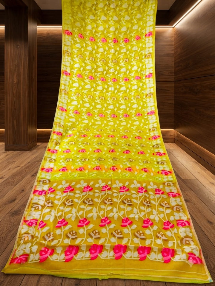 Shwetapadma Dhakai Jamdani Saree