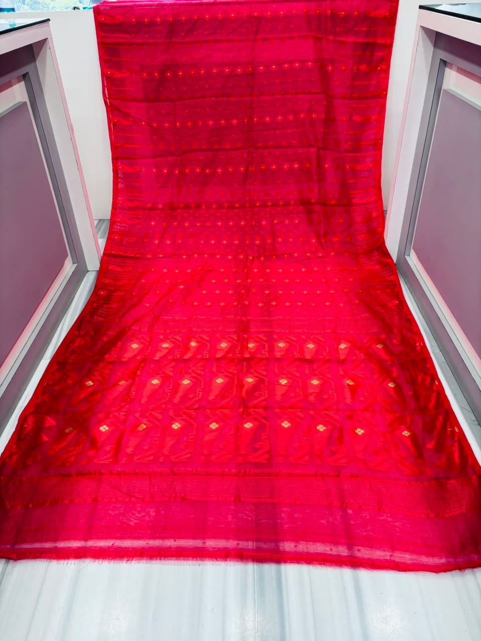 Moner Alo-Bengal Jamdani Saree (Bright Red)