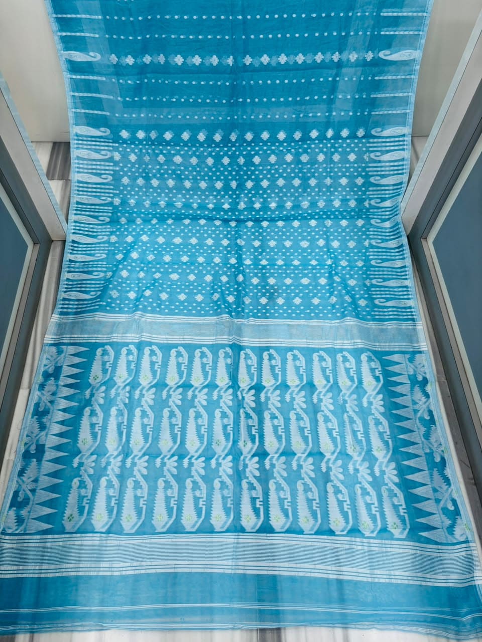 Moner Alo-Bengal Jamdani Saree (Light Sky)