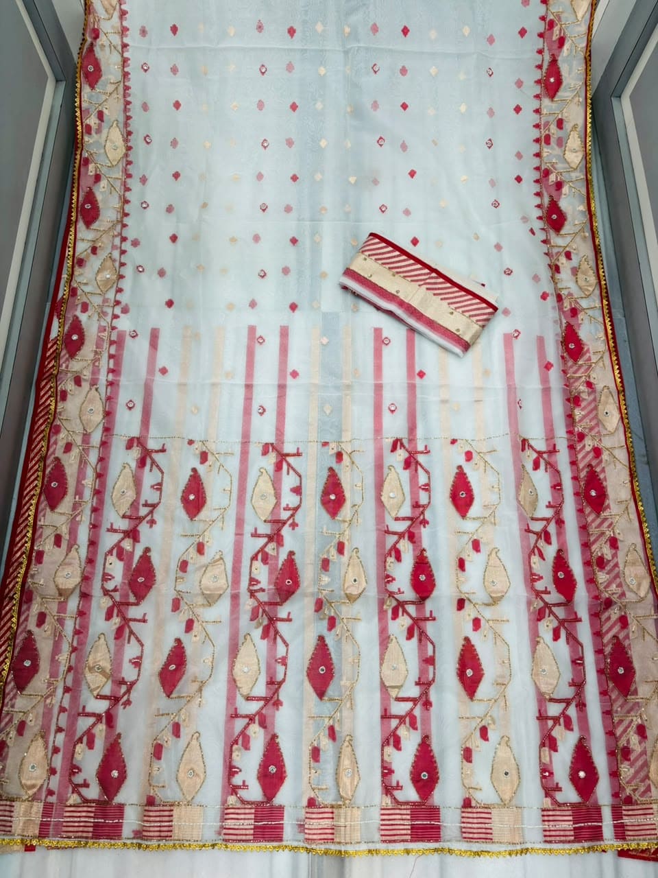 Ratneshwari Katdana Muslin Jamdani Saree