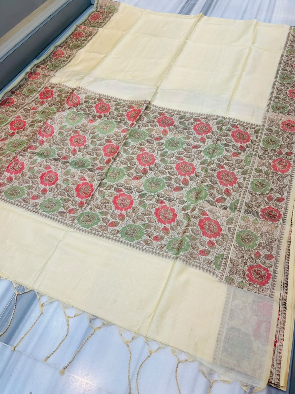 Golden Tapestry Premium Tussar Silk Saree(semi) with Antique Zari Floral Weave