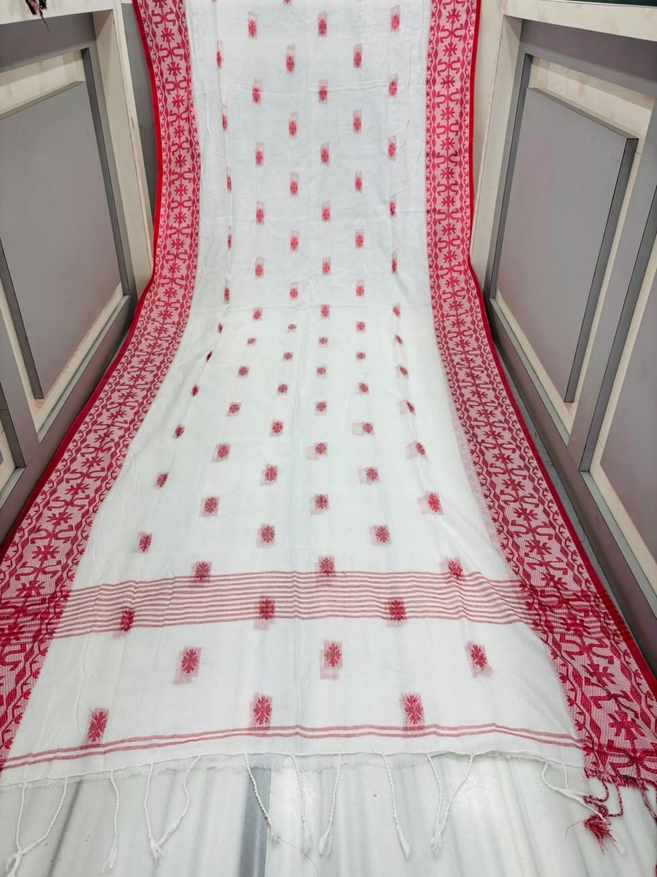 Agomoni Shubhra Khadi Cotton Saree