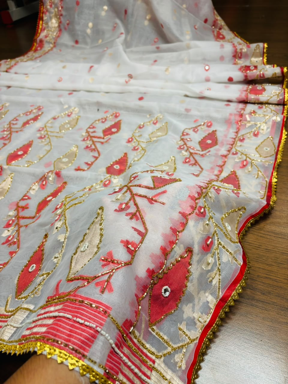 Ratneshwari Katdana Muslin Jamdani Saree