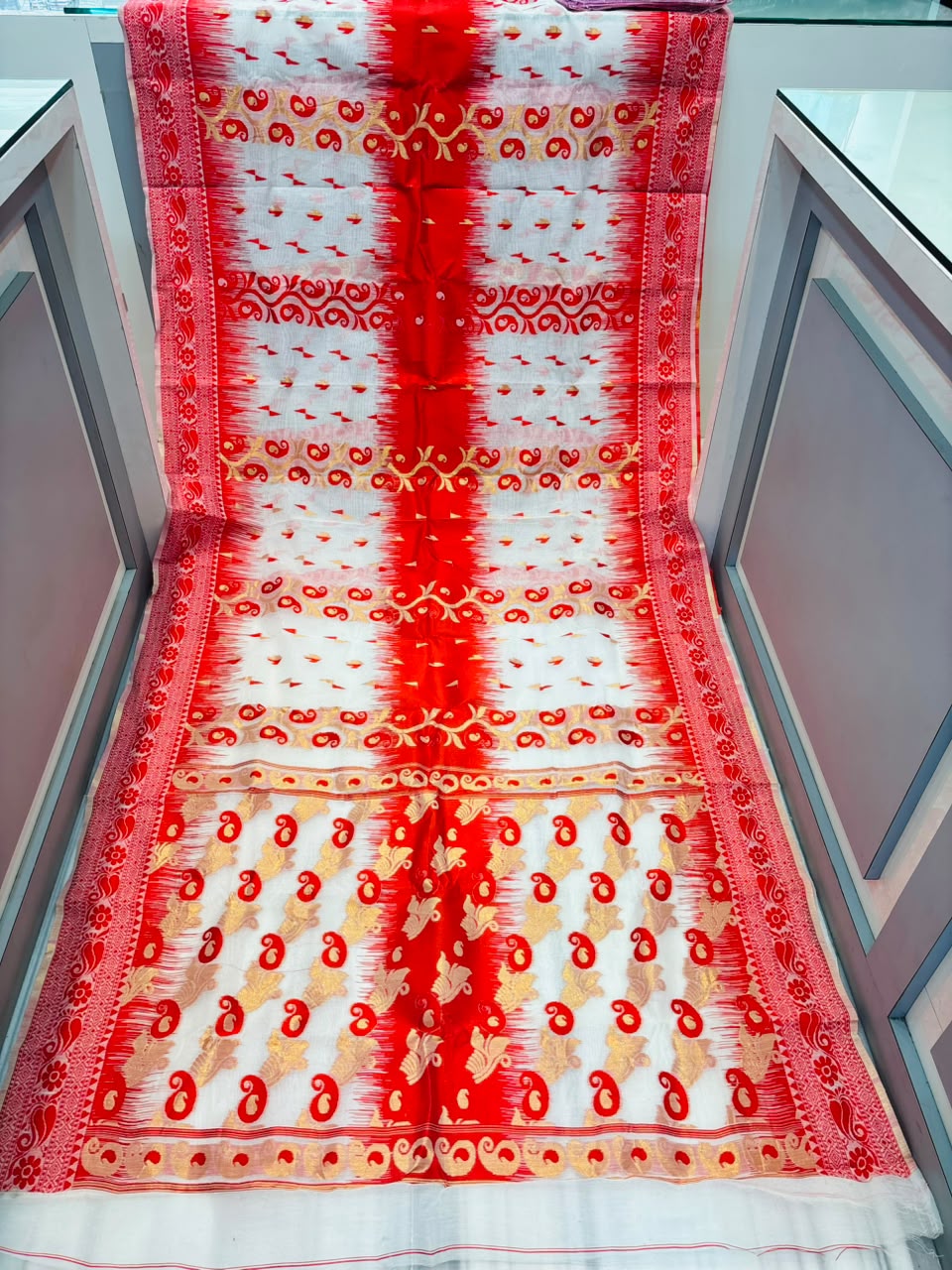 Rajonigandha Bengal Jamdani Saree