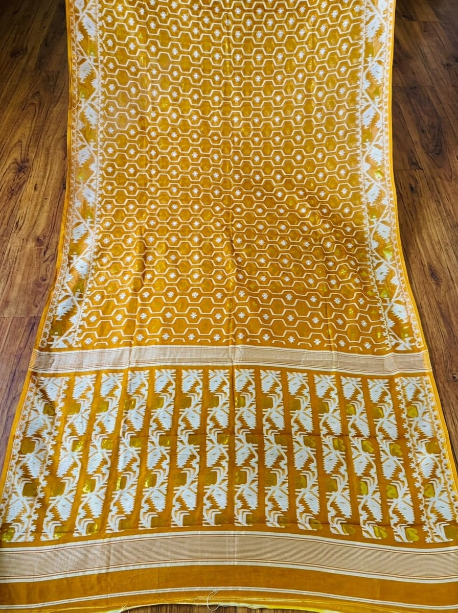 Swarnamayi Jamdani Saree