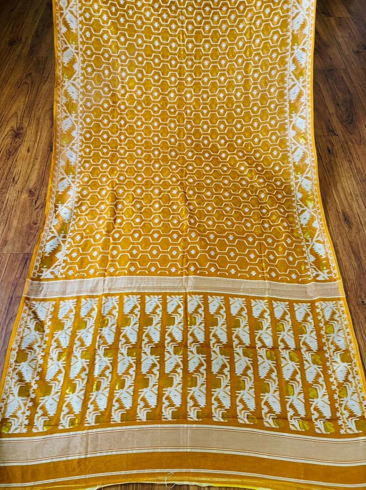 Swarnamayi Jamdani Saree