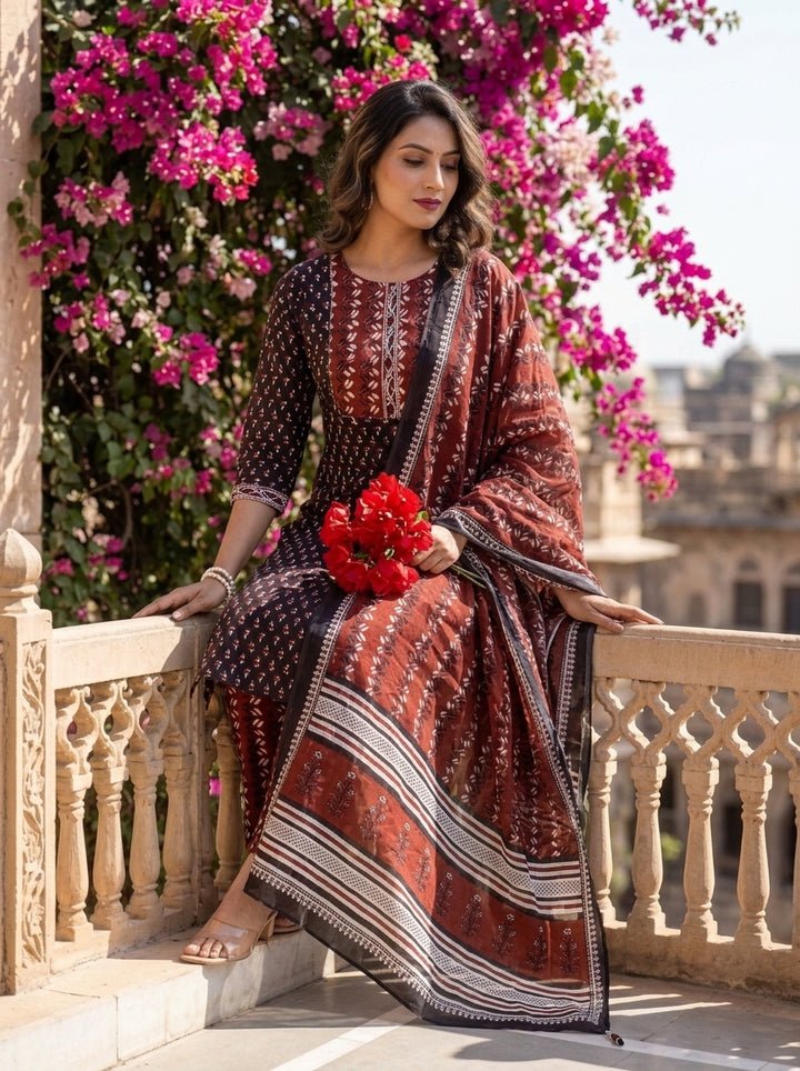 Simplicity Is The Ultimate Sophistication (Cotton Suit Set)