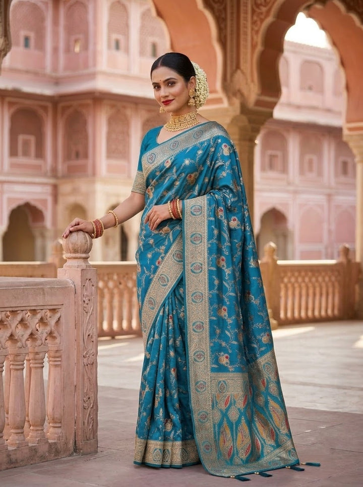 Trendsetting Aura(Satin Silk Saree)