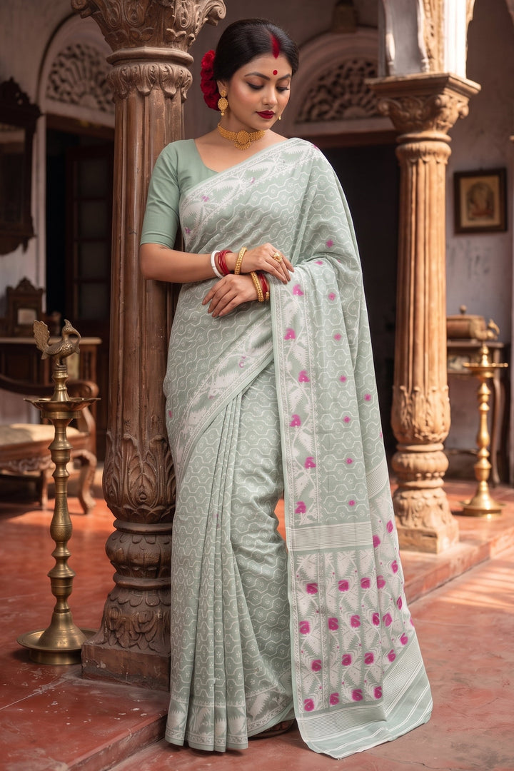 Swarnamayi Jamdani Saree