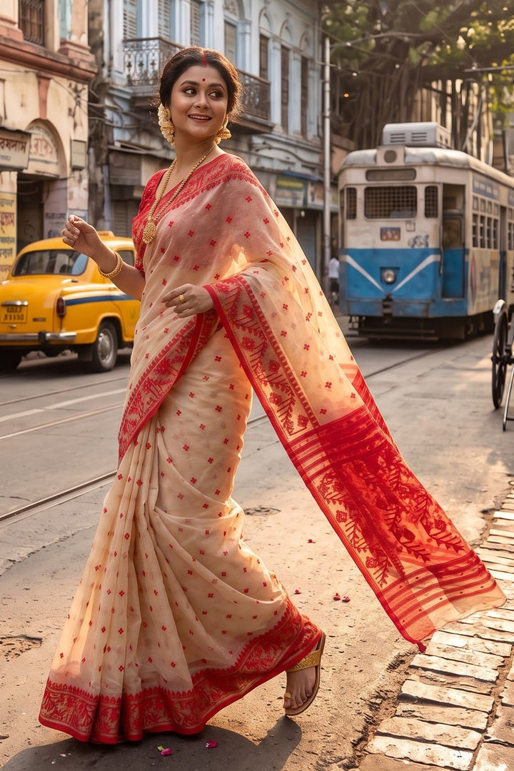 Ektu Bikel Karat Dhakai Jamdani Saree