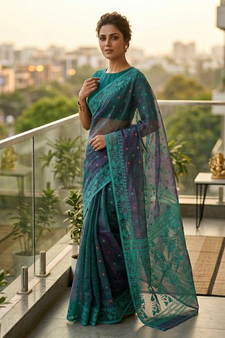 Ektu Bikel Karat Dhakai Jamdani Saree
