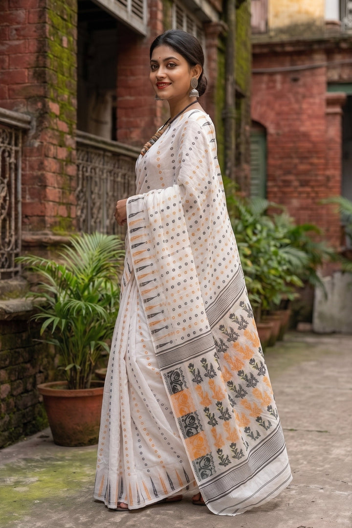 Moner Alo-Bengal Jamdani Saree ( White and Black)