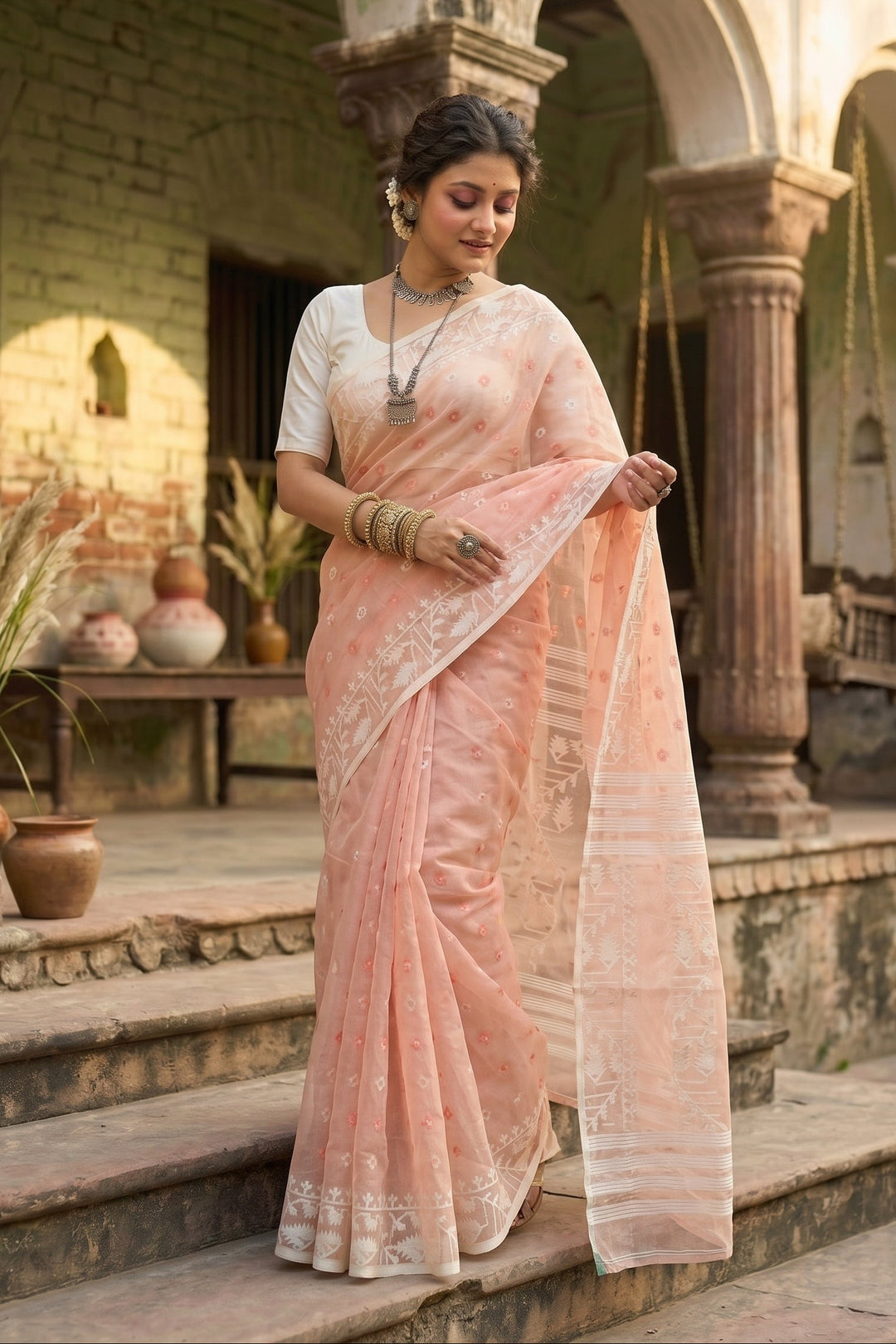 Ektu Bikel Karat Dhakai Jamdani Saree