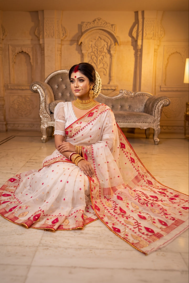 Ratneshwari Katdana Muslin Jamdani Saree