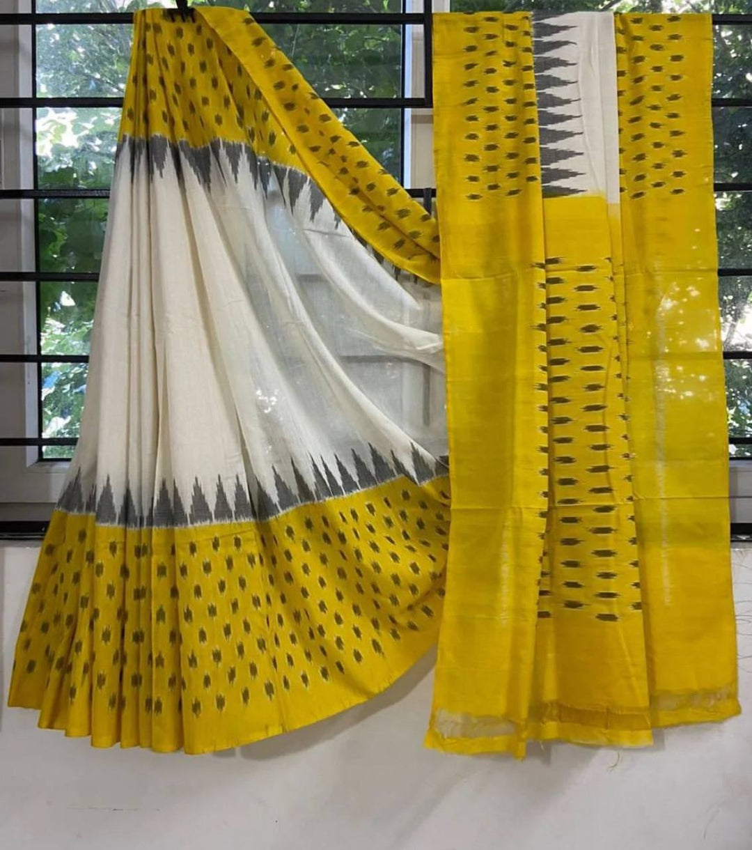 Ikkat Print Linen Saree