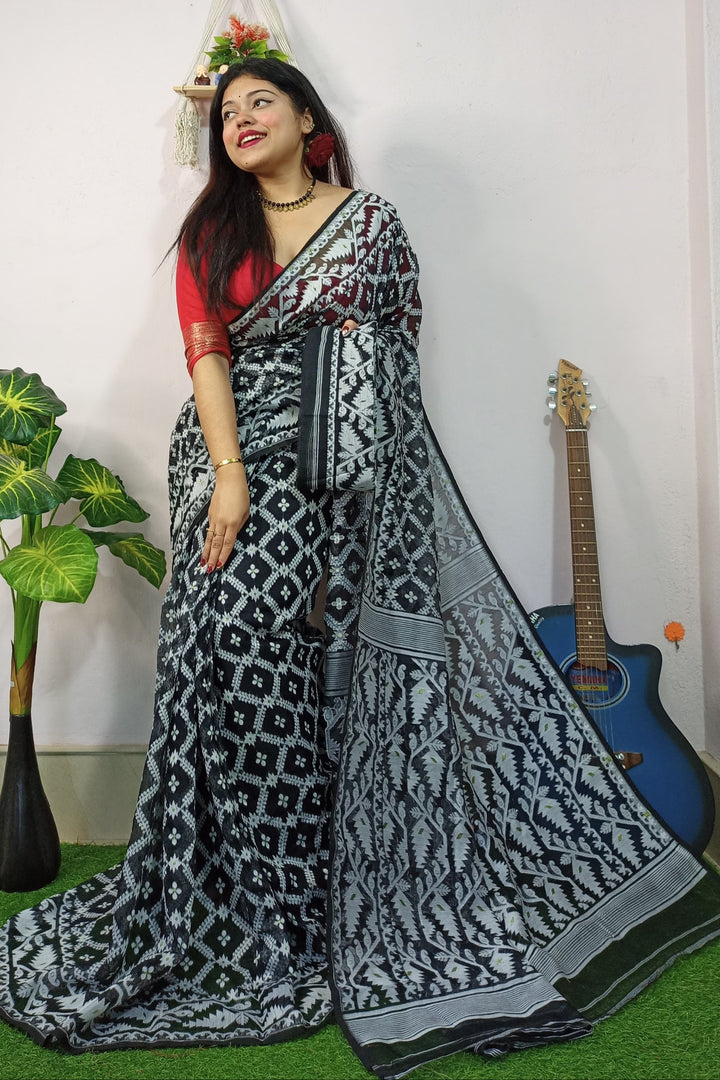 Moner Majhe Dhakai Jamdani Saree