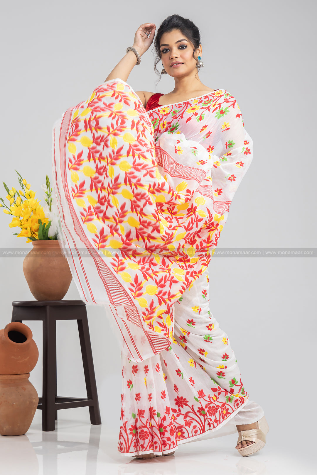 Jhumko lata Dhakai Jamdani Saree